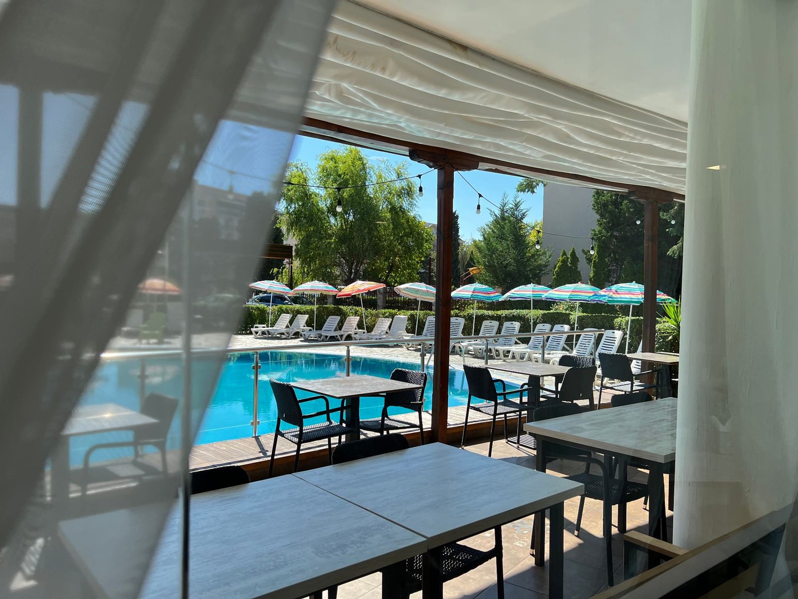 Тераса до басейна